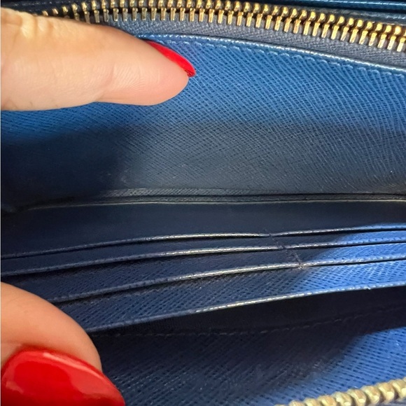 PRADA Saffiano Blue Leather Large Wallet – Gorgeous Navy, Full Zip Closure - Picture 5 of 13